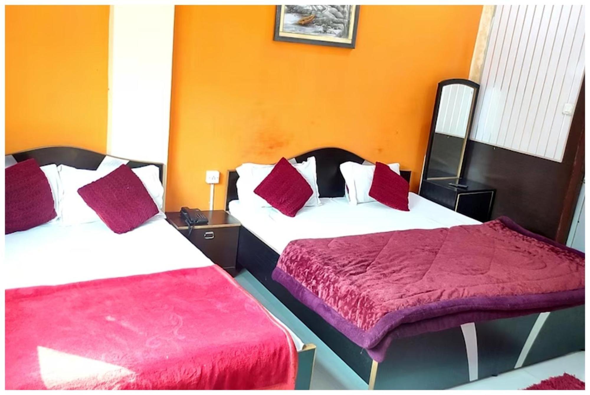 New Ashiyana Palace Near Kashi Vishwanath Temple And Ganga Ghat - #wi-fi And Service Facilities - Air Conditioning - Rated In Heart Of Hotel *