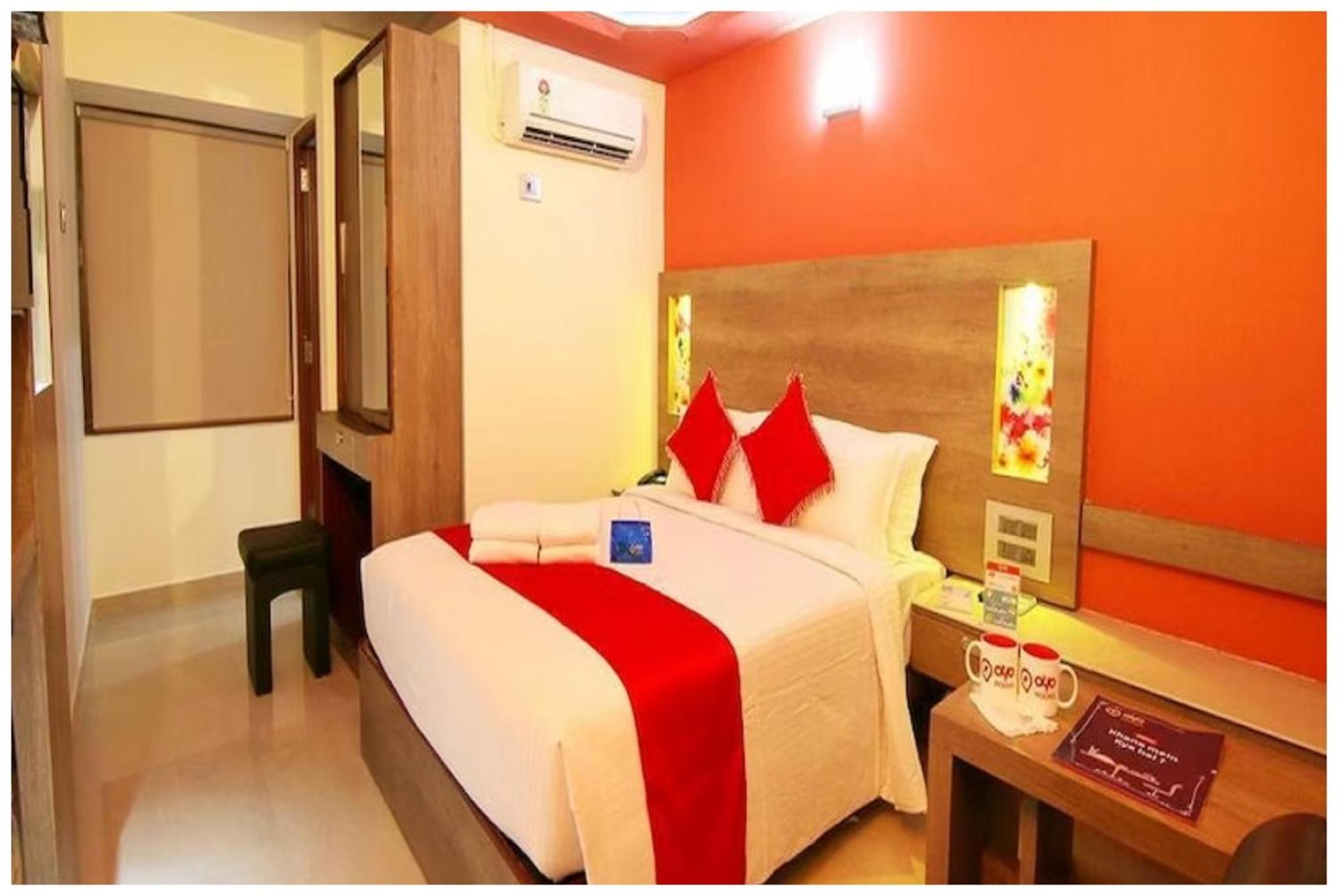 Hotel New Ashiyana Palace Near Kashi Vishwanath Temple And Ganga Ghat - #wi-fi And Service Facilities - Air Conditioning - Rated In Heart Of Varanasi