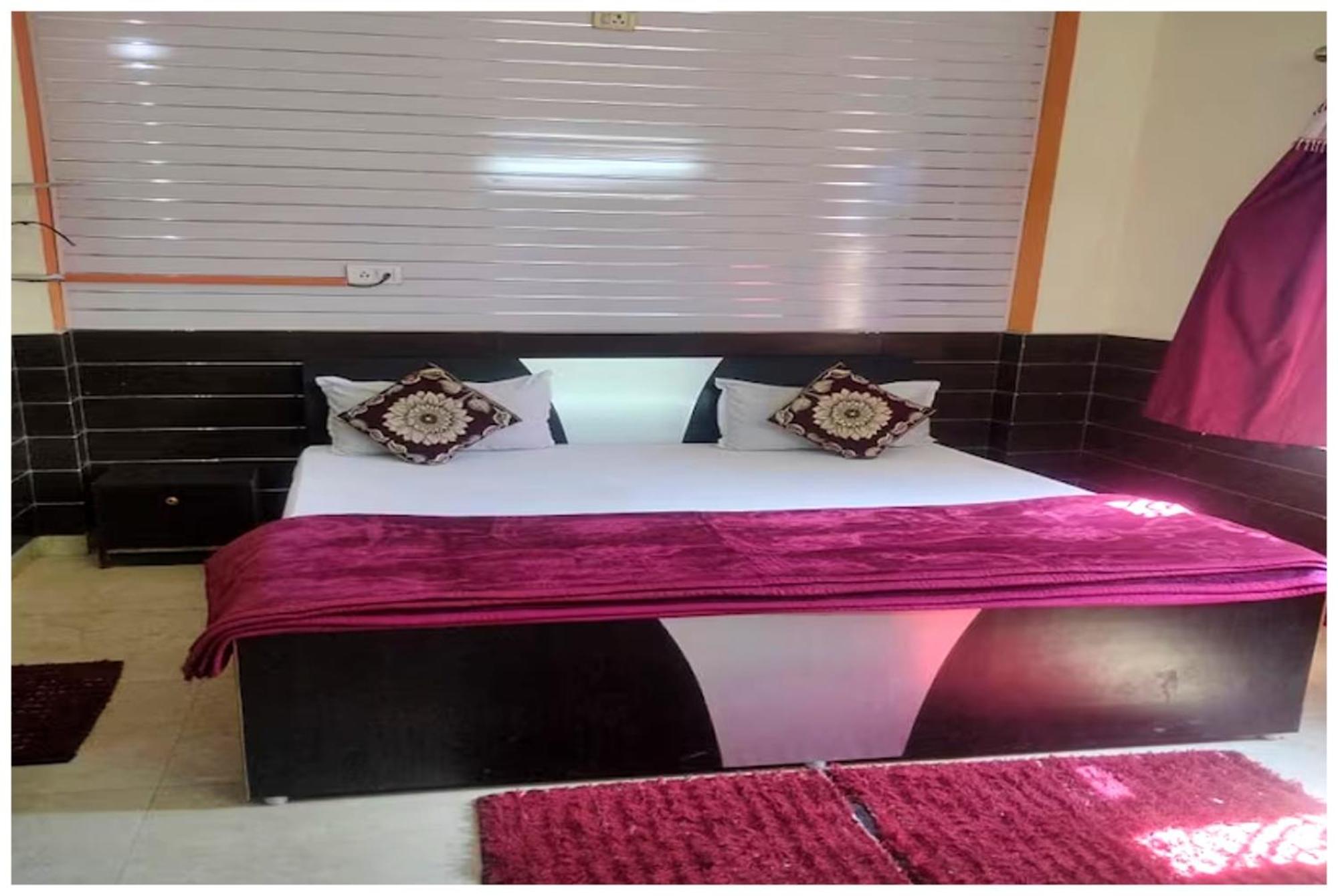 New Ashiyana Palace Near Kashi Vishwanath Temple And Ganga Ghat - #wi-fi And Service Facilities - Air Conditioning - Rated In Heart Of Varanasi