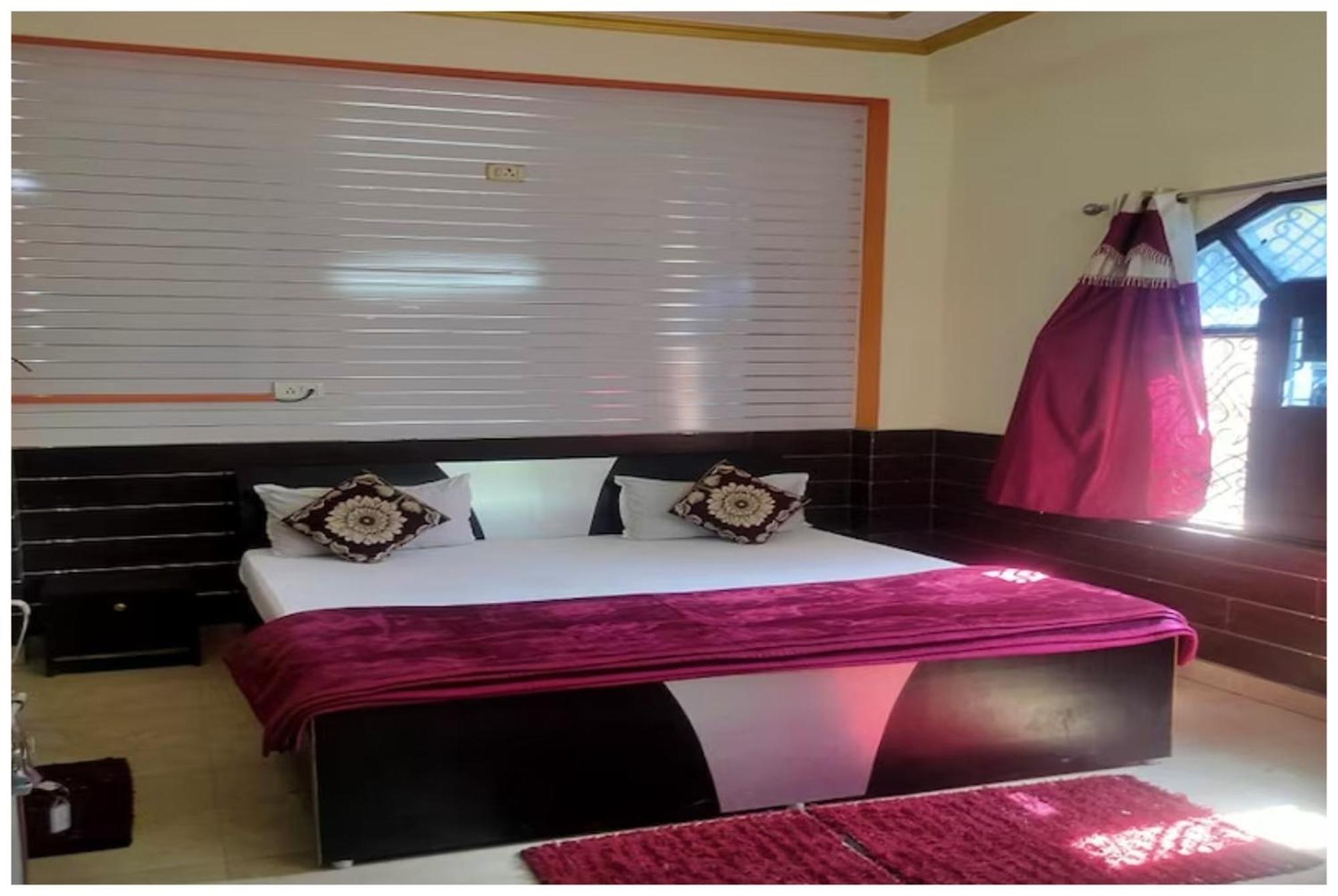New Ashiyana Palace Near Kashi Vishwanath Temple And Ganga Ghat - #wi-fi And Service Facilities - Air Conditioning - Rated In Heart Of Hotel