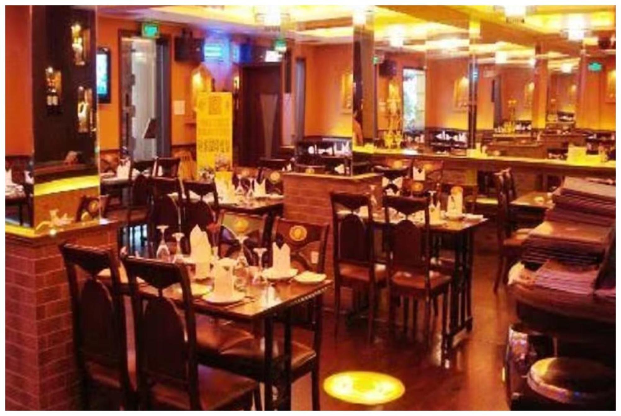 New Ashiyana Palace Near Kashi Vishwanath Temple And Ganga Ghat - #wi-fi And Service Facilities - Air Conditioning - Rated In Heart Of Hotel Varanasi