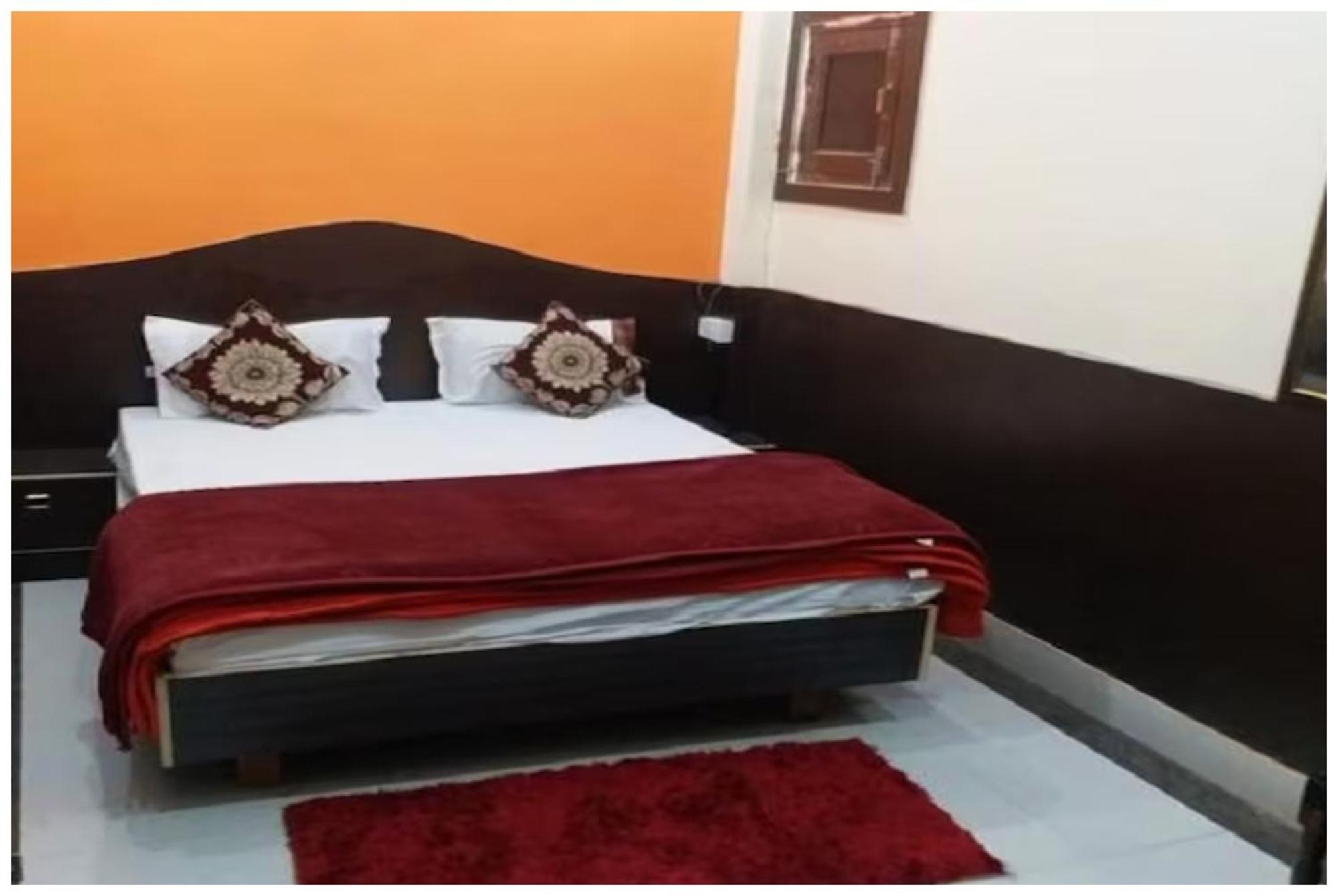 New Ashiyana Palace Near Kashi Vishwanath Temple And Ganga Ghat - #wi-fi And Service Facilities - Air Conditioning - Rated In Heart Of Hotel