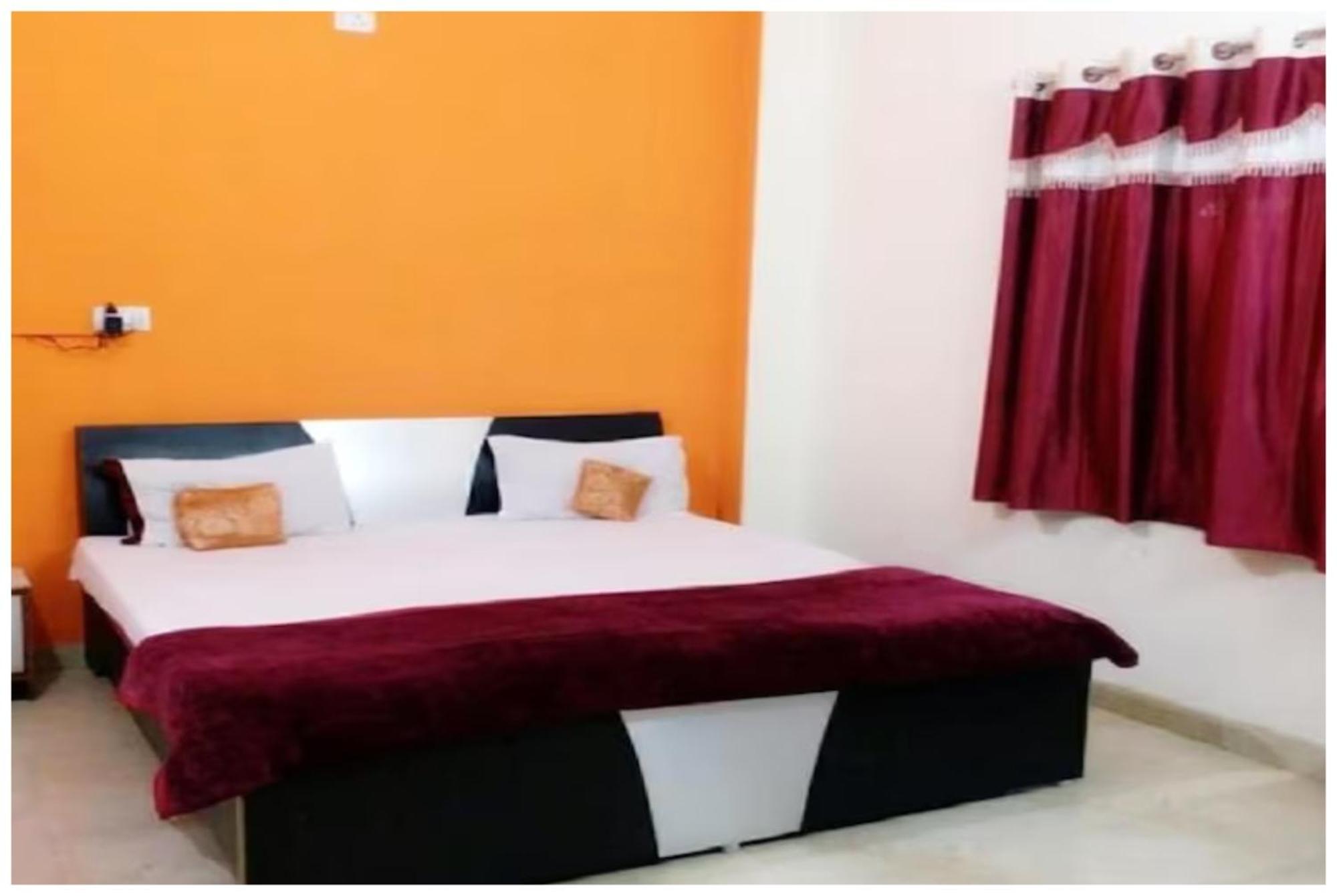 Hotel New Ashiyana Palace Near Kashi Vishwanath Temple And Ganga Ghat - #wi-fi And Service Facilities - Air Conditioning - Rated In Heart Of *