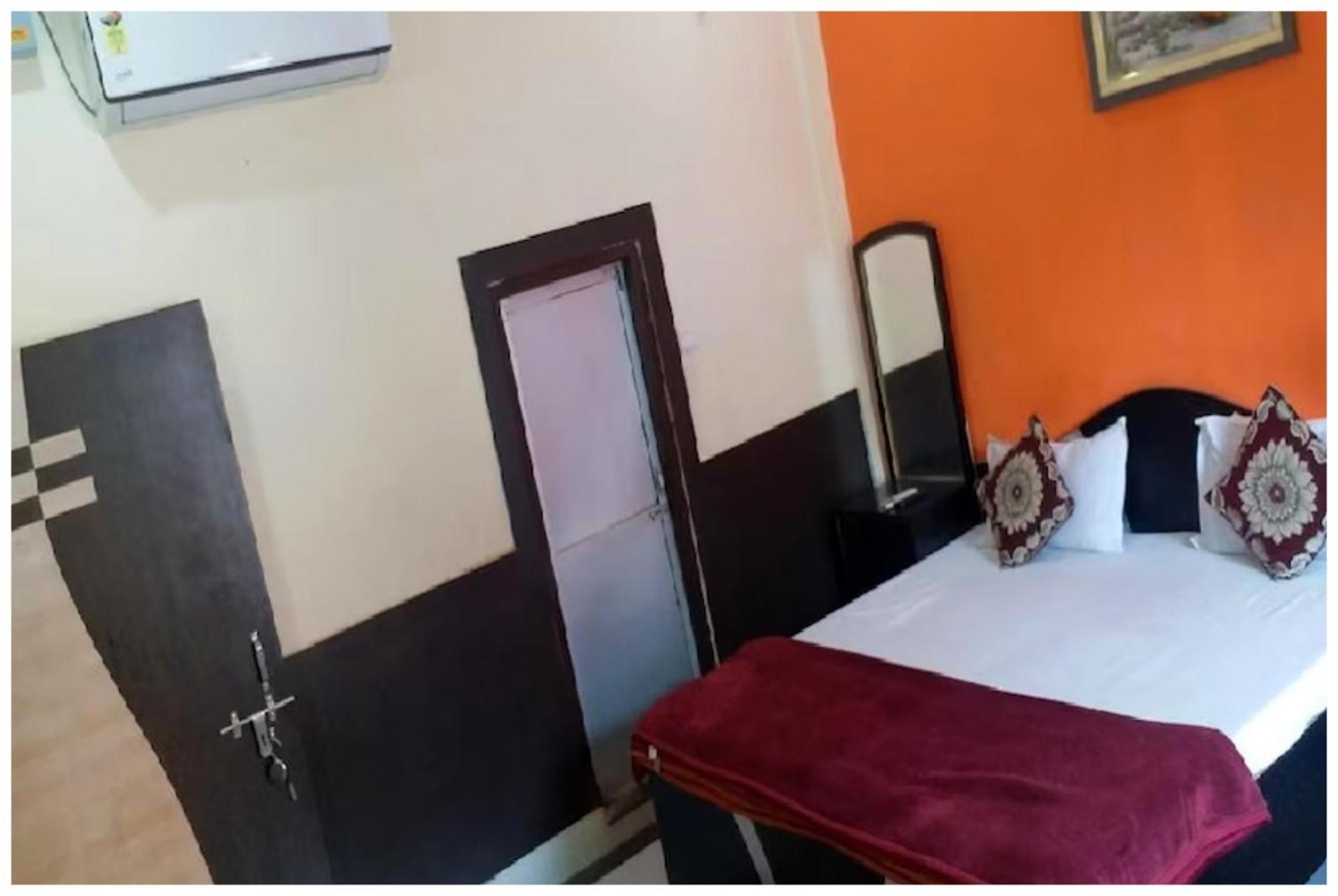 New Ashiyana Palace Near Kashi Vishwanath Temple And Ganga Ghat - #wi-fi And Service Facilities - Air Conditioning - Rated In Heart Of * Varanasi