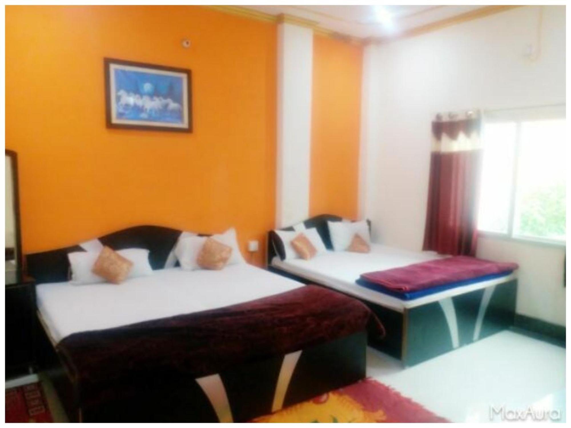 New Ashiyana Palace Near Kashi Vishwanath Temple And Ganga Ghat - #wi-fi And Service Facilities - Air Conditioning - Rated In Heart Of *